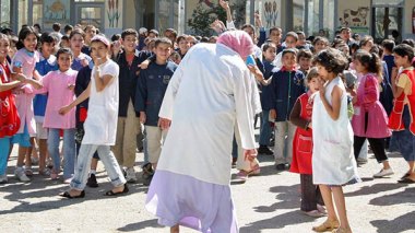 Une institutrice a baissé son pantalon à un écolier de 7 ans