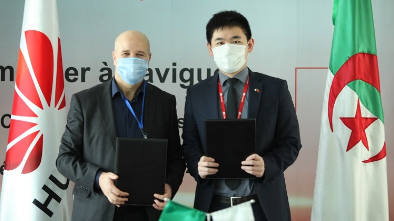 هواوي الجزائر تتبرع بـ 3 آلاف قناع جراحي لشبكة ندى