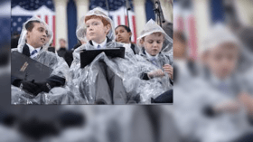 أطفالٌ يحتشدون بالكونغرس احتجاجا على ترامب