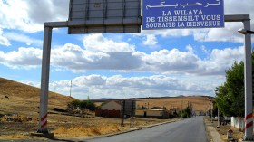 عائلات في تيسمسيلت “مسجونة” داخل مستودعات؟!