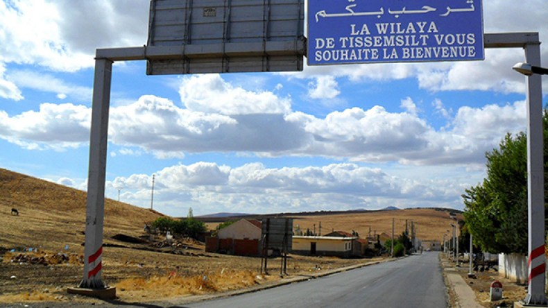 عائلات في تيسمسيلت “مسجونة” داخل مستودعات؟!