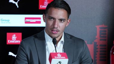 AC Milan Presents Ismael Bennacer To Media