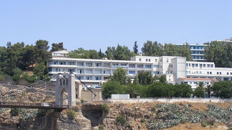 موظّفو قطاع الصحة ينتفضون ويطالبون برحيل ومحاسبة مدير الصحة بقسنطينة