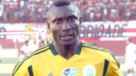 الفاف توقف جميع البطولات الوطنية.. وتمنح عائلة إيبوسي 100 ألف دولار