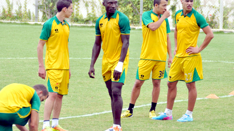 هل أنت مع توقيف البطولة أو معاقبة الملاعب، بعد مقتل إيبوسي ؟