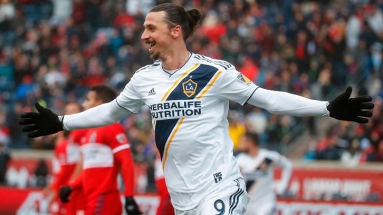 إبراهيموفيتش يكشف عن سبب خلافه مع غوارديولا في برشلونة