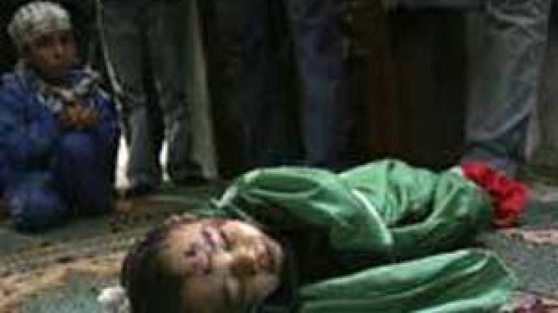 مصر تفتح حدودها مع غزة.. وأولمرت يرفض وقف “المحرقة”