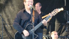 “إيدير” حاضر في كندا.. غائب عن بلاده