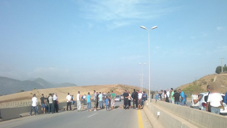 شلل في حركة المرور بالطريق السيار بالأخضرية