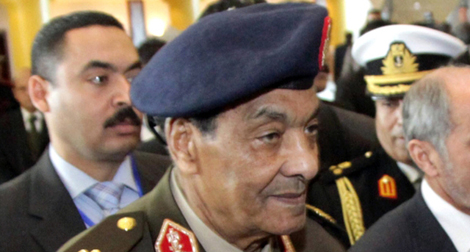 Égypte : le conseil militaire promet de remettre le pouvoir au président élu le 30 juin