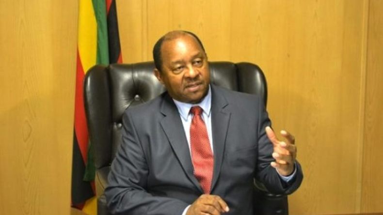 وزير الصحة الزيمبابوي يُطالب منتخب بلاده بِعدم السفر إلى الجزائر