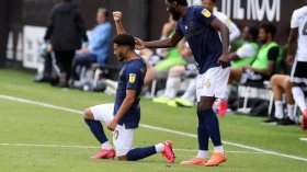 بن رحمة يُبدع ويتعاطف مع أسرة الأمريكي المقتول “فلويد”