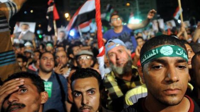 مؤيدون لمرسي يحتجزون جنديين من القوات المسلحة بالقاهرة