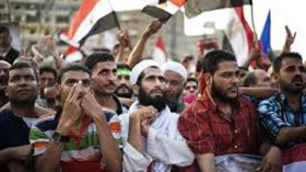 عشرات “الإخوان” يتظاهرون قرب أكاديمية الشرطة حيث يحاكم مرسي