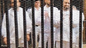 تأجيل محاكمة أكثر من 527 إخواني بينهم المرشد إلى الإثنين