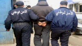 يمزق غرامة بعد رفض شرطي أخذ الرشوة منه في معسكر