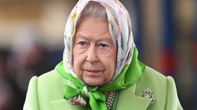 ملكة بريطانيا ترتدي الحجاب.. لماذا تحظرونه على المسلمات؟