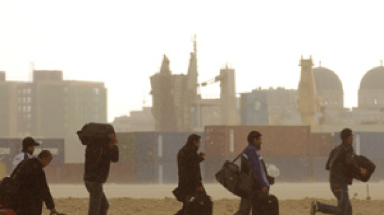 دبلوماسيون‭ ‬أجانب‭ ‬يصلون‭ ‬إليزي‭ ‬لإجلاء‭ ‬رعاياهم‭ ‬الفارين‭ ‬من‭ ‬ليبيا