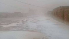 عاصفة ثلجية تضرب إليزي في عز الصيف