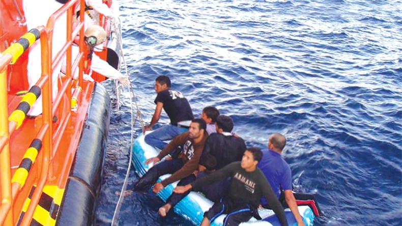 إعادة النظر في ملف الشغل وتشجيع الشباب على الاستثمار للقضاء على “الحرقة”