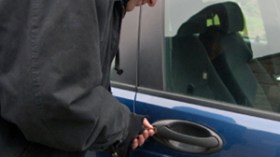 عصابة يقودها بطّال جنّد مراهقين و”مزطولين” لسرقة السيارات