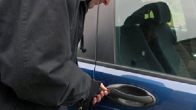 عصابة يقودها بطّال جنّد مراهقين و”مزطولين” لسرقة السيارات