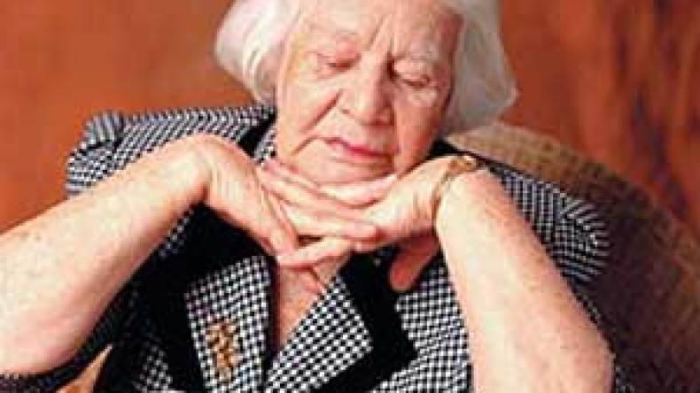 دراسة: السعادة تزيد مع تقدم العمر