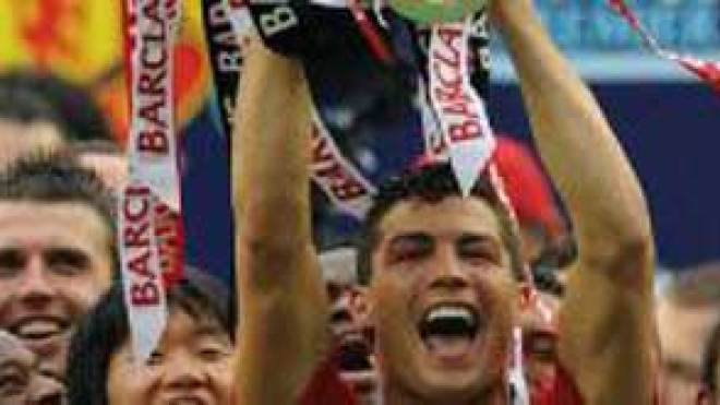 رونالدو يجدد عقده مع مانشستر خلال أسبوع