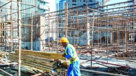 طلبة بتيزي وزو يتحولون إلى عمال بالورشات في فصل الصيف