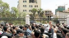 فوضى وإغماءات في احتجاج أمام وكالة عدل