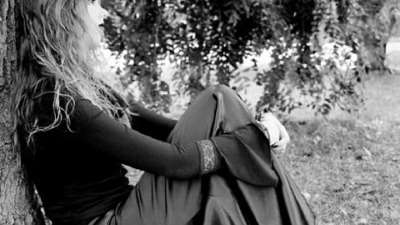 راحة النفوس: هل أبقى مع امرأة تعيش مع الحبّ الأوّل في الخيال؟