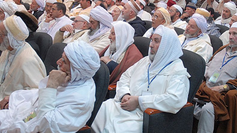 عيسى في اجتماعات مع ممثلي الأئمة لتجنيب القطاع الانفجار