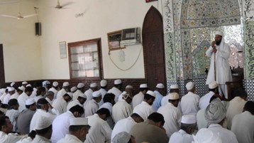 لا تسمعوا لهذا القرآن…