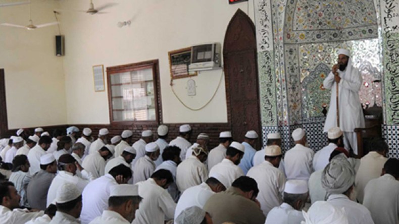 لا تسمعوا لهذا القرآن…