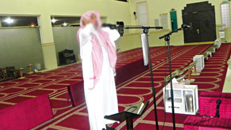 إمام يؤذن قبل موعد الإفطار بساعة في أم البواقي