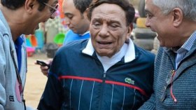 عادل إمام “الأستاذ” اليساري الذي يسعى إلى الانقلاب على “رئيس قسم”