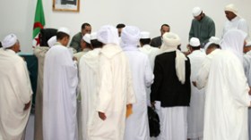 أئمة  المساجد  يلتزمون  بتعليمة  غلام  الله  ويدعون  للتهدئة  ونبذ  العنف