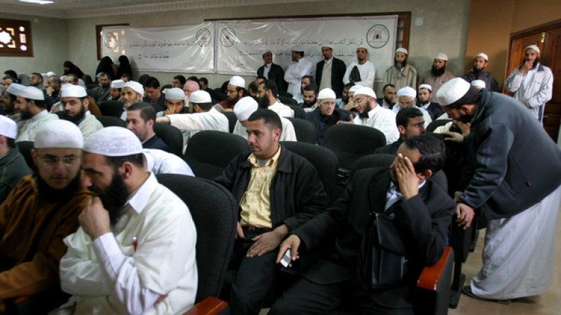 الأئمة يهدّدون بالاعتصام أمام رئاسة الجمهورية بسبب الأجور