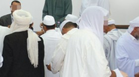 فصل ‬3 ‬أئمة‭ ‬رفضوا‭ ‬الوقوف‭ ‬لتحية العلم ‬الوطني