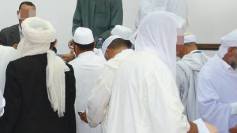 فصل ‬3 ‬أئمة‭ ‬رفضوا‭ ‬الوقوف‭ ‬لتحية العلم ‬الوطني