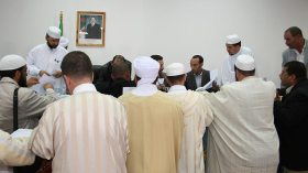 سلال استجاب لمطالب الأئمة.. وعيسى يتماطل!
