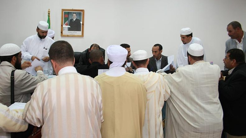 سلال استجاب لمطالب الأئمة.. وعيسى يتماطل!