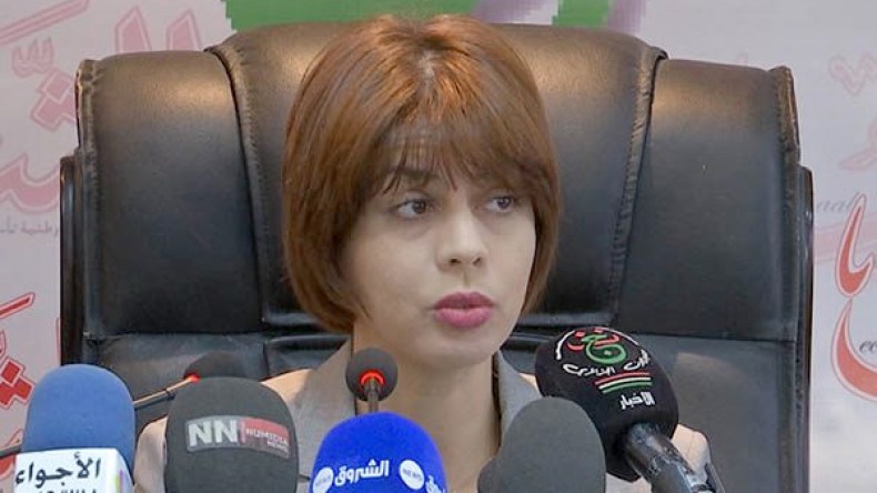 هدى فرعون: أسرار الجزائريين على الفايسبوك للبيع!