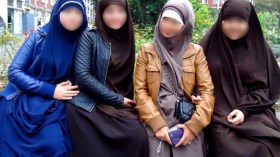 اخلعي هذا الجلباب!