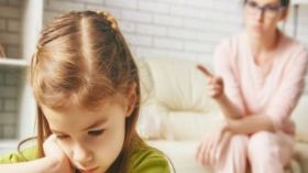 الصراحة والكذب.. نقيضان يجمعهما الطفل!