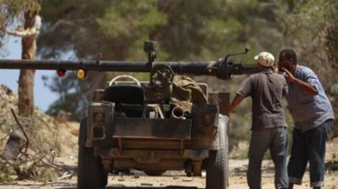 Libye : les forces de Kadhafi tentent de reprendre Goualich