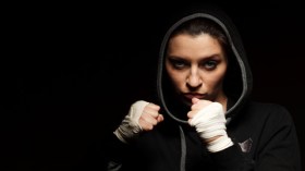 المسترجلات يزاحمن الرجال في النساء