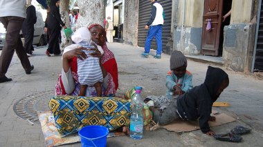Around 50,000 illegal African migrants including 6,000 children “wandering” in Algerian towns and cities
