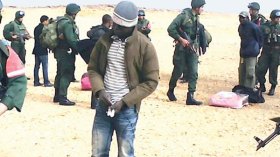 الجيش ينقذ 17 “حرّاقا” نيجريا من الموت عطشا في صحراء تمنراست