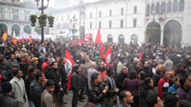 Italie: des Harragas menacent de commettre un suicide collectif